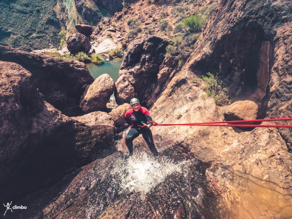 Cliff jumping canyoning